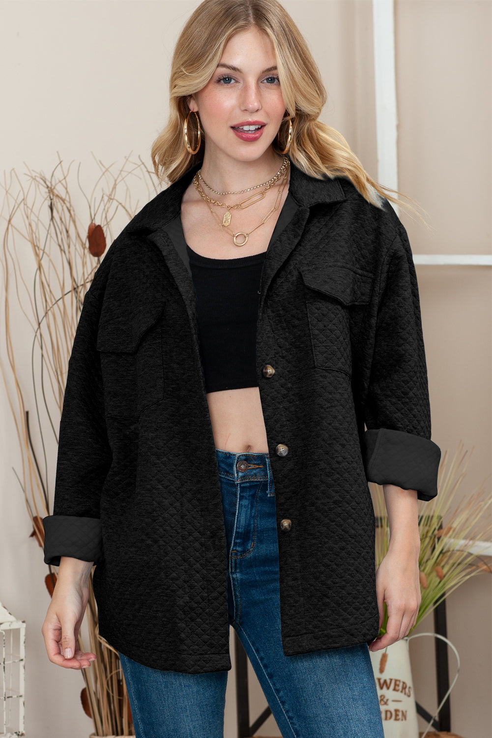 Zwarte gewatteerde shacket met ruitstructuur en klepzakken